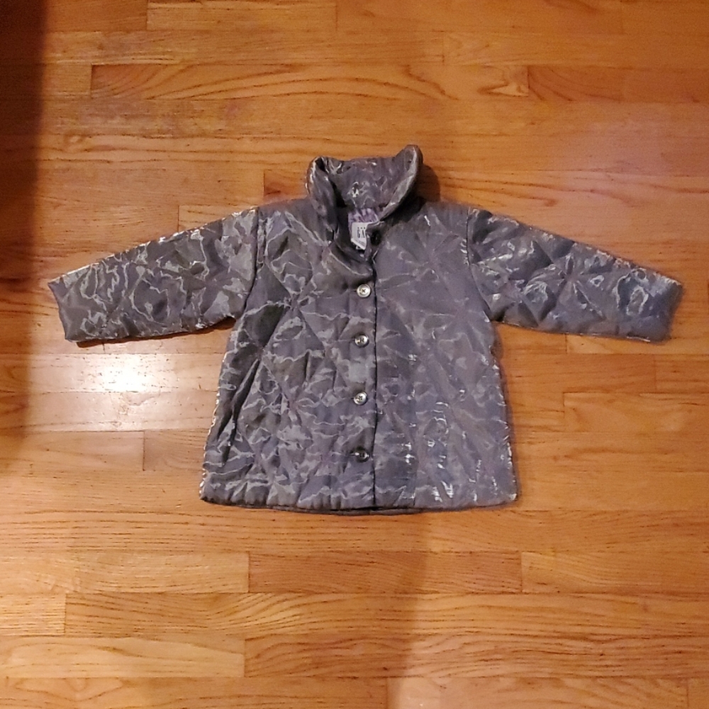GAP  Girls Vintage silver quilted jacket never worn.